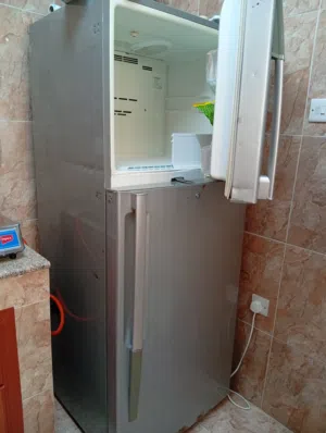 ثلاجه LGممتازه مع ثلاجه صغيرة