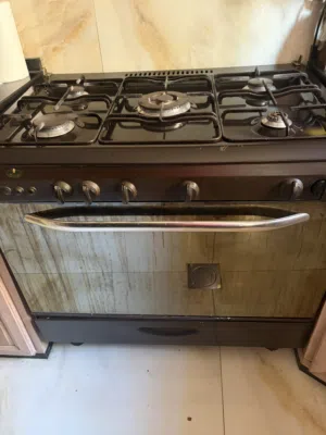 غاز كبير بحالة جيدة للبيع