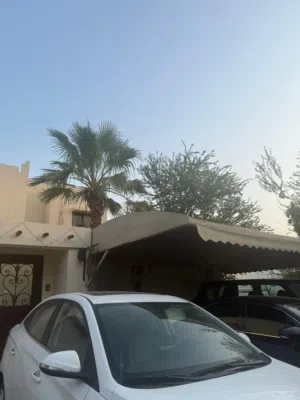 200 m2 4 Bedrooms Villa for Sale in Northern Governorate Madinat Hamad