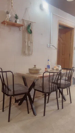ميز طعام مع كراسي