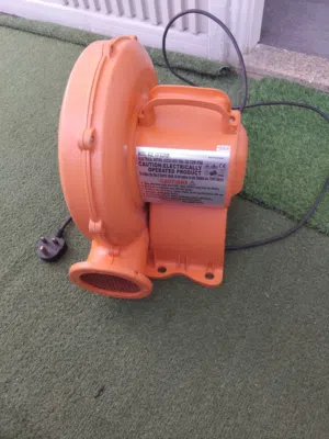 منفاخ (نفاخة) نطيطات ومسابح كهربائي - بحالة ممتازة وصف الإعلان: منفاخ كهربائي (Blower) مخصص لتفخ ا