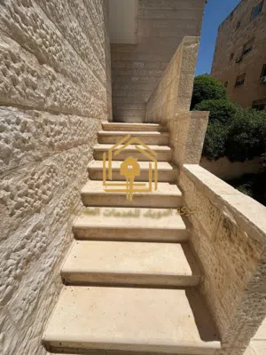 شقة * سوبر ديلوكس * أرضية * موقع مميز * خلدا