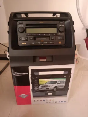 مسجل لاندكروزر 2011 جديد وكاله مع ديفيدي جديد  ب 100 ريال