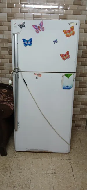 ثلاجه كبيره للبيع