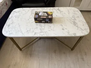 طاولة مقاس 117x 65 cm بحالة ممتازة