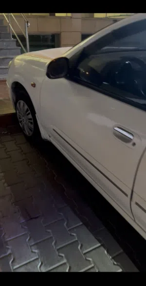 نيسان صني 2004