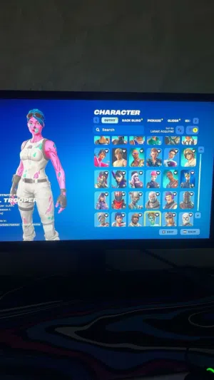 للبيع حساب فورت نايت نادر ومع أغراض ماب السرقه