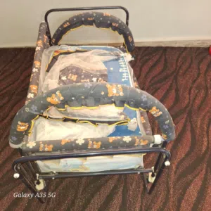 تخت اطفال حسب الصورة