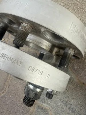 للبيع اغراض متنوعه لاغلب السيارات للتواصل واتساب