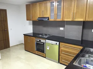 5+ floors . 2100 m2 . Landlord0