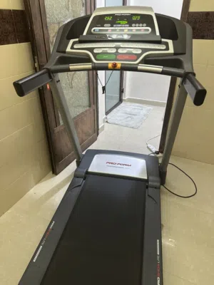 جهاز مشي (كارديو ) سرعته تصل إلى 20 كم مستعمل استعمال بسيط جدا مطلوب 1300 (قابل للتفاوض )