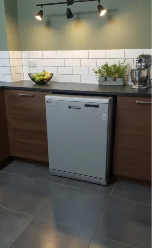 للبيع: غسالة صحون LG For Sale: LG Dishwasher
