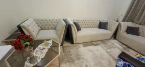صالون ضيوف ثلاثه كنبات كبار واثنين صغار
