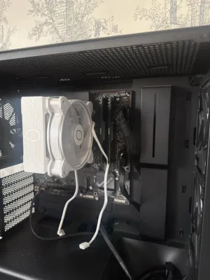 كمبيوتر بدون كرت شاشة و ssd.