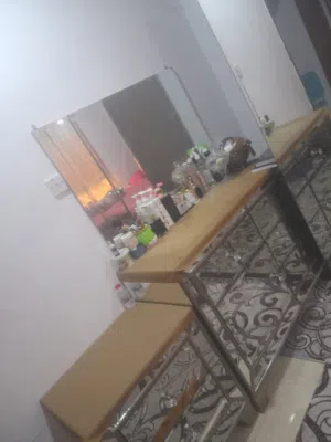 غرفتين وسرير