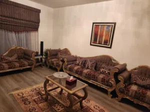 طقم كنب مع كامل ملحقاته للبيع
