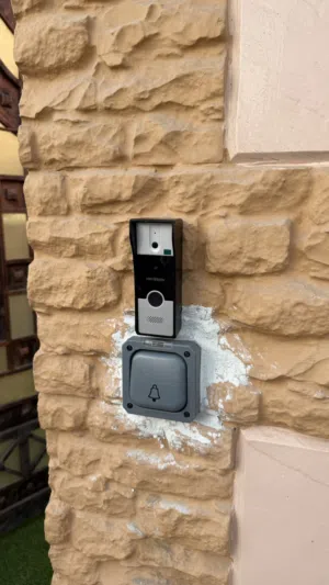 عرض على انتركوم منزلي من شركة Hikvision