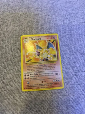 بطاقه بوكيمون نادره بثمانين دينار