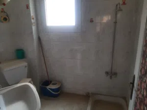 شقة للبيع فى العين السخنة قرية اميجو السخنة 3 / مجهزة ومفروشة بالكامل وبها تكيف ومطبخ وغسالة وثلاجة