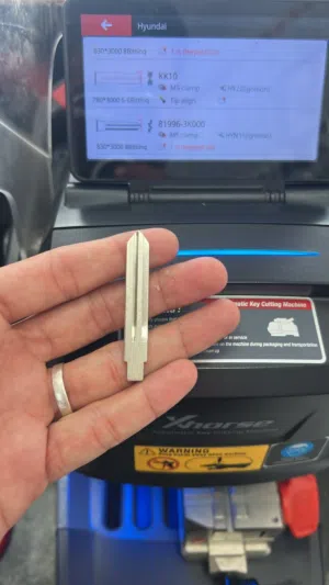 محل 309 لنسخ جميع أنواع المفاتيح المشفرة والبصمة والشفط وفتح جميع أنواع السيارات أبواب المنازل ولغرف