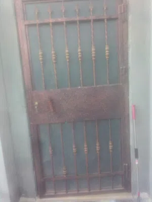باب حديد شبه جديد في تاجوراء