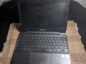 لابتوب عملي وأنيق ( سامسونج كروم بوك 3 - Samsung Chromebook 3 ) للبيع