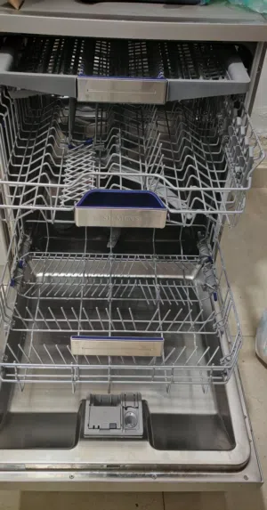 غسالة اطباق سيمنس سعة كبيرة. Large-capacity Siemens dishwasher