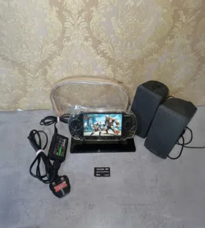 للبيع: Sony PSP 3000 الأصلية مع مجموعة إكسسوارات وملحقات أخرى.