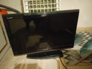 للبيع شاشه اوبن ستار حجم 32 انش بحاله ممتازه السعر 40 دينار