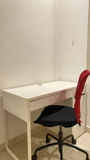 طاولة دراسة - عمل مع الكرسي  Studying / Work desk with chair