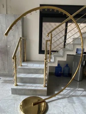 ستاند ملابس قوس