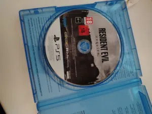 Resident evil requiem ps5 version only a few days old great quality super clean and no scratches