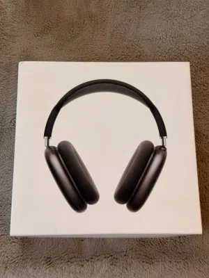 Apple AirPods Max (Lightning Version) – Excellent Condition