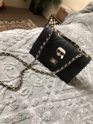 مجموعه من الشنت النسائيه جديده ومستعمل ودزادين صغيره اشي فخم الكبير الو سعر والصغير الو سعر لضرورره