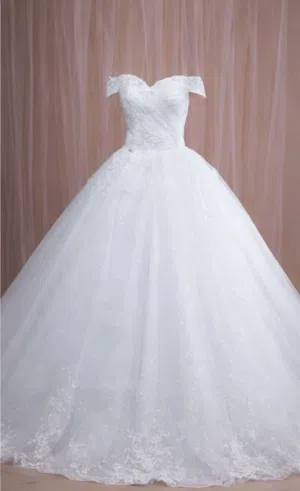 فستان زفاف من آر ان بوتيك للبيع