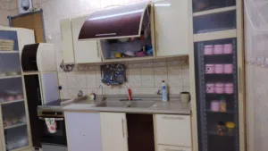 مطبخ نظيف وكبير