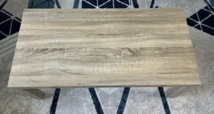 طاولة خشب بيج داكن