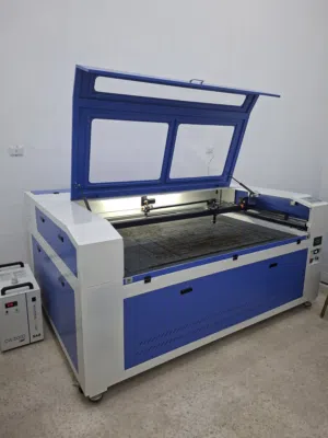 ماكينة ليزر Co2 Cnc للبيع بحالة الوكالة نظيفة جدا وممتازة عالعمل و سريعة قابل للتفاوض