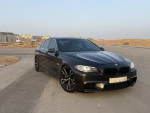 بي ام دبليو الفئة الخامسة 520i