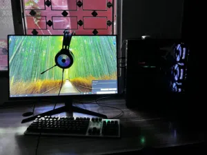 شاشة LG استخدام جداً خفيف شبه جديده