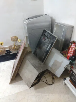 عندي 3 ساحبات مطبخ وحدة مسح و2 ماركة اولمر نظيفات الوحدة ب90 وغسالة اوتماتك دايو سعر 290 وثريات