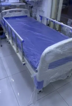 سرير طبي كهربائي
