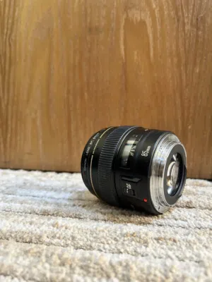 عدسة كانون 85mm