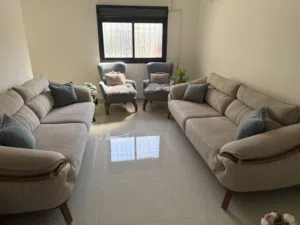 أثاث وأجهزة كهربائية بحالة ممتازة و سعر مناسب