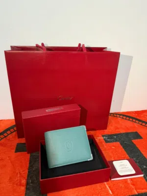 محفظة كارتير موست لون جدا مميز