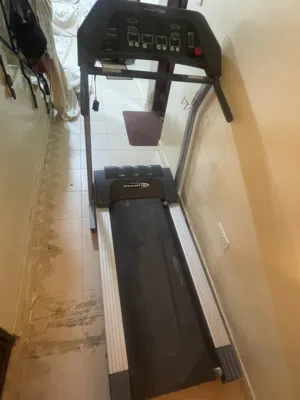 جهاز مشي مستعمل نظيف