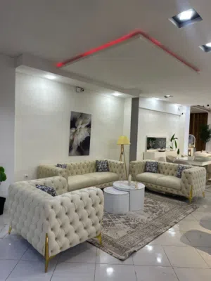 للبيع طقم كنب التشيسترفيلد العصري، قطعة فنية تجمع بين أصالة التصميم ورفاهية الحاضر.