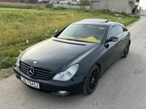 مرسيدس بنز CLS 350 موديل 2005 مع لون أسود وميزات رياضية للبيع