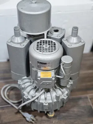 مضخة فاكيوم صناعية ( شفط ) من شركة BECKER – حالة ممتازة 100% – المانية الصنع – كفاءة عالية.