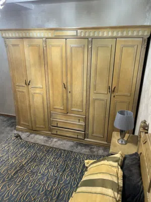 غرفة نوم كامله تفصيل خشب لاتيه دهان فاتح مع الفرشه